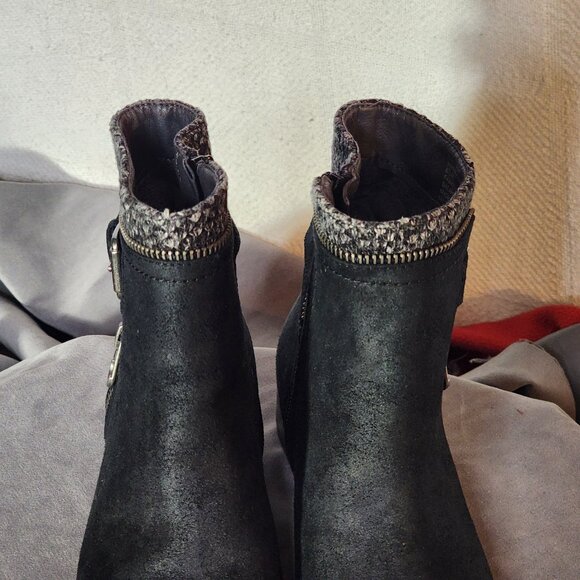 White Mountain Black Faux Suede Zip Buckle Fabric Upper Ankle Randolph Boot 6.5M - Picture 7 of 16